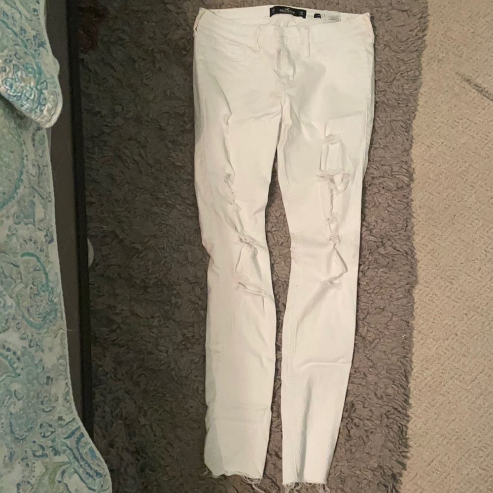 white hollister ripped skinny jeans